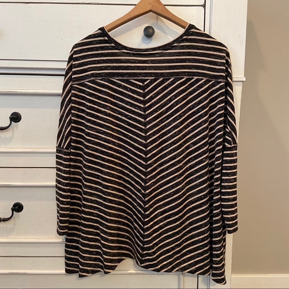 We The Free Oversized 3/4 Sleeve Split Bottom Top. Size Medium. EUC - Picture 9 of 10